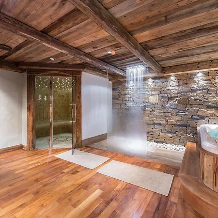 בקתה Chalet With Jacuzzi In