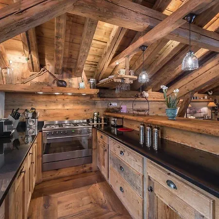 Chalet With Jacuzzi In