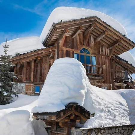 Chalet With Jacuzzi In בקתה