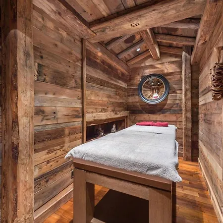 בקתה Chalet With Jacuzzi In