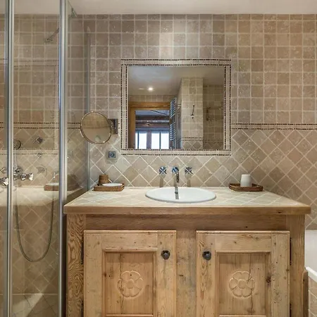 בקתה Chalet With Jacuzzi In